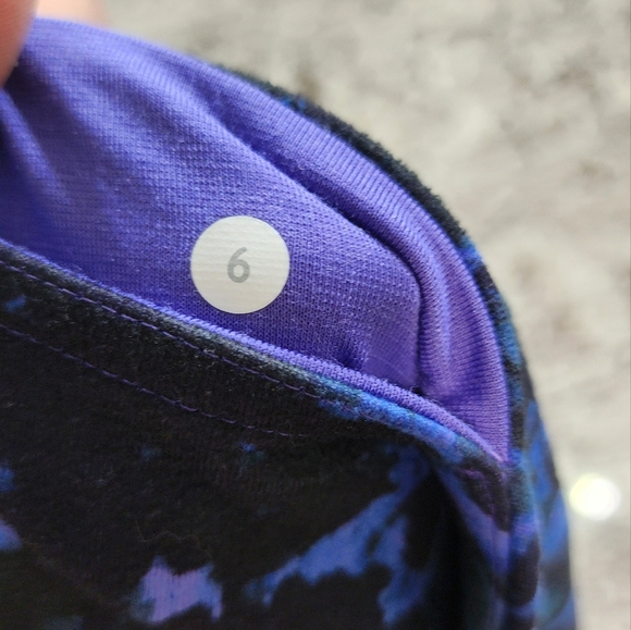 Lululemons size 6 leggings - Picture 4 of 4